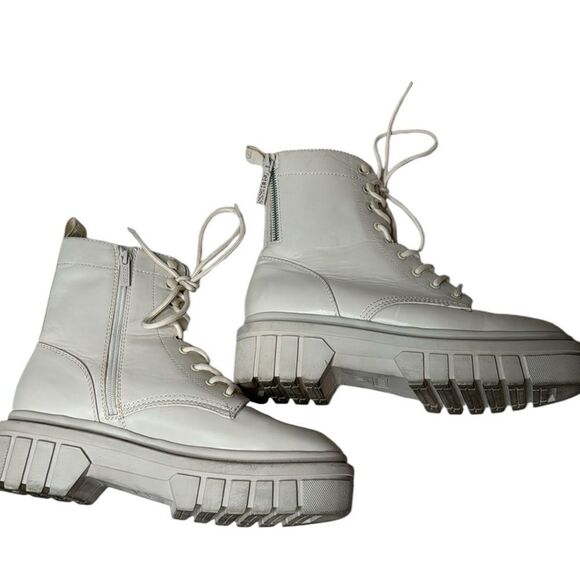 Guess Gwfornia Chunky Ivory Combat Boots. Size 9. - Picture 2 of 12